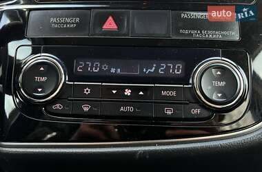 Позашляховик / Кросовер Mitsubishi Outlander 2012 в 