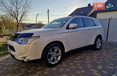 Позашляховик / Кросовер Mitsubishi Outlander 2013 в 