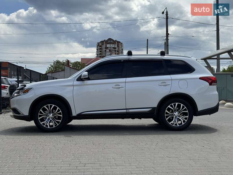 Внедорожник / Кроссовер Mitsubishi Outlander 2016 в Одессе