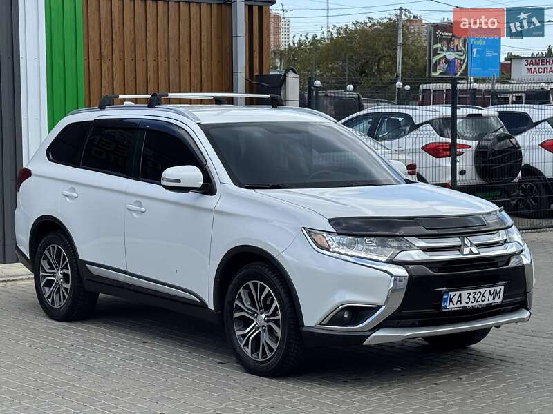 Внедорожник / Кроссовер Mitsubishi Outlander 2016 в Одессе
