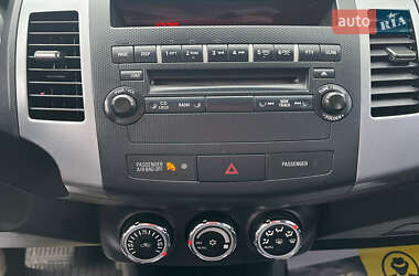 Внедорожник / Кроссовер Mitsubishi Outlander 2013 в 