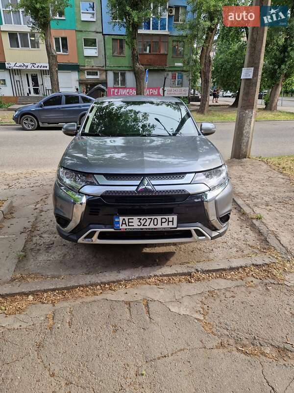 Внедорожник / Кроссовер Mitsubishi Outlander 2021 в 