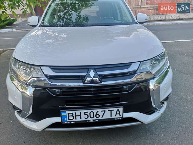 Mitsubishi Outlander 2015