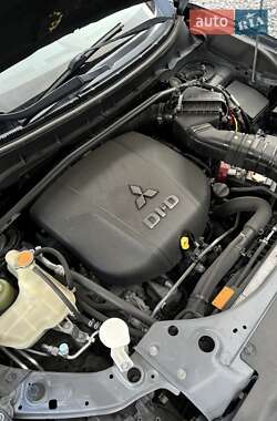 Внедорожник / Кроссовер Mitsubishi Outlander 2009 в 