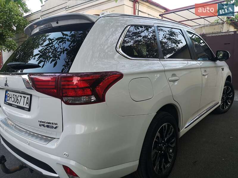 Позашляховик / Кросовер Mitsubishi Outlander 2015 в Ізмаїлі