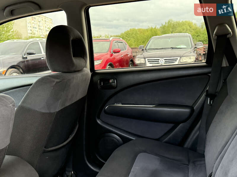 Позашляховик / Кросовер Mitsubishi Outlander 2003 в Рівному