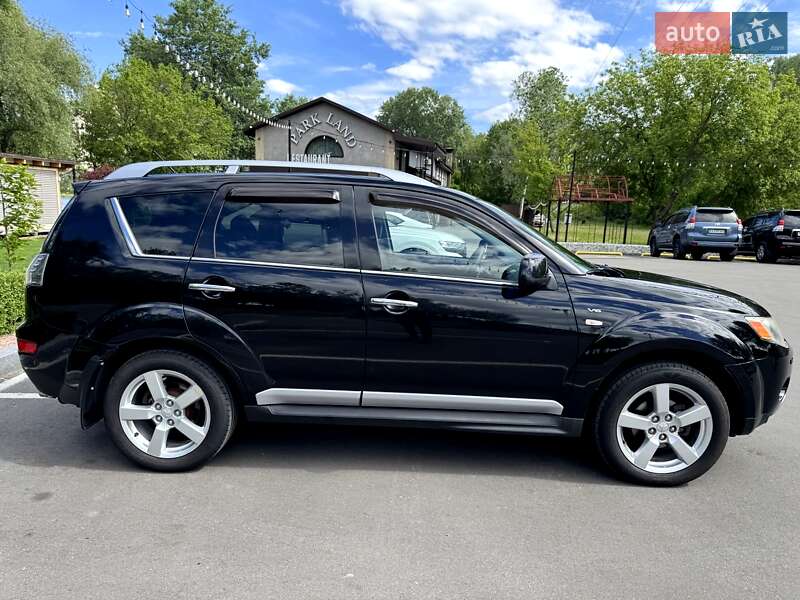 Позашляховик / Кросовер Mitsubishi Outlander 2009 в Києві