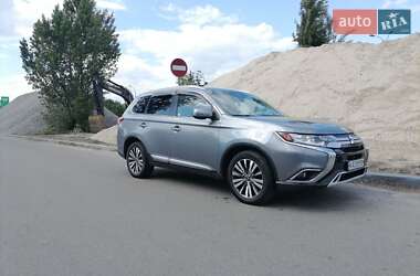Позашляховик / Кросовер Mitsubishi Outlander 2019 в Києві