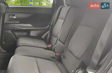 Позашляховик / Кросовер Mitsubishi Outlander 2018 в 