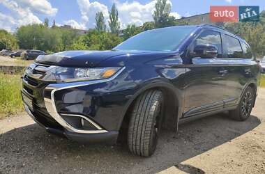 Позашляховик / Кросовер Mitsubishi Outlander 2018 в 