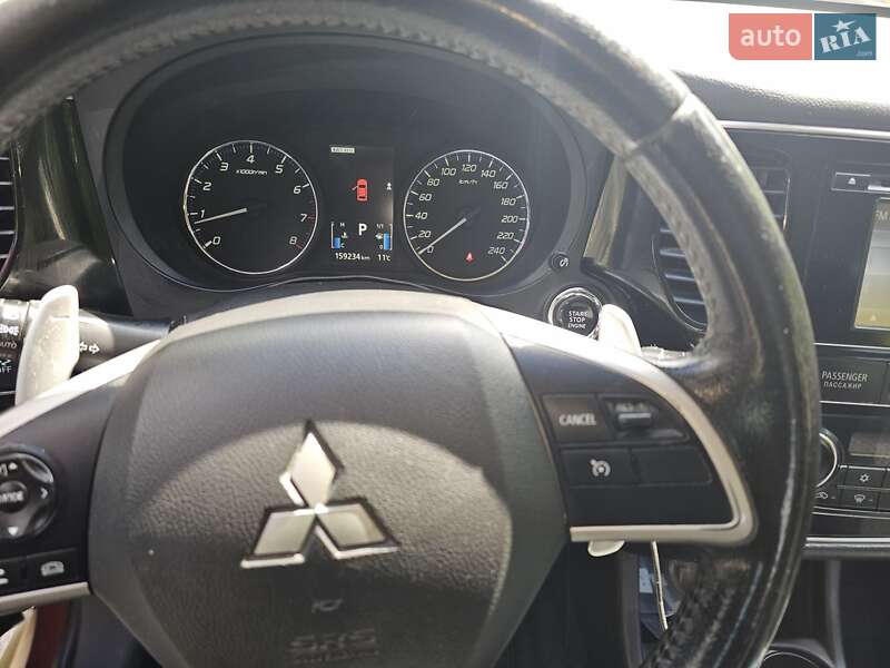 Позашляховик / Кросовер Mitsubishi Outlander 2013 в Києві
