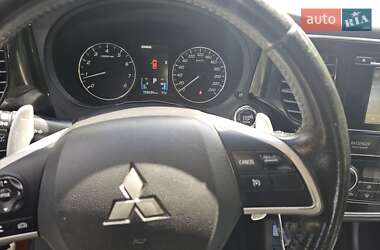 Внедорожник / Кроссовер Mitsubishi Outlander 2013 в 