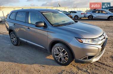 Внедорожник / Кроссовер Mitsubishi Outlander 2018 в 