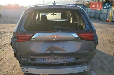 Внедорожник / Кроссовер Mitsubishi Outlander 2018 в 