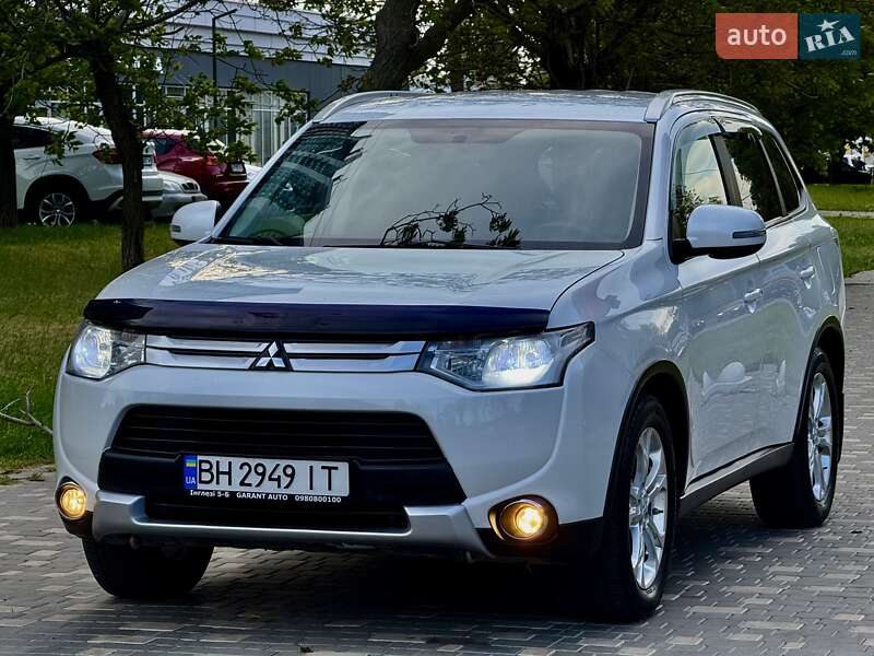 Позашляховик / Кросовер Mitsubishi Outlander 2015 в Одесі