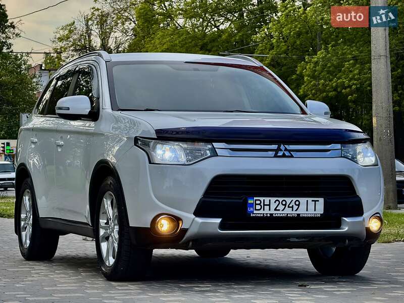 Позашляховик / Кросовер Mitsubishi Outlander 2015 в Одесі