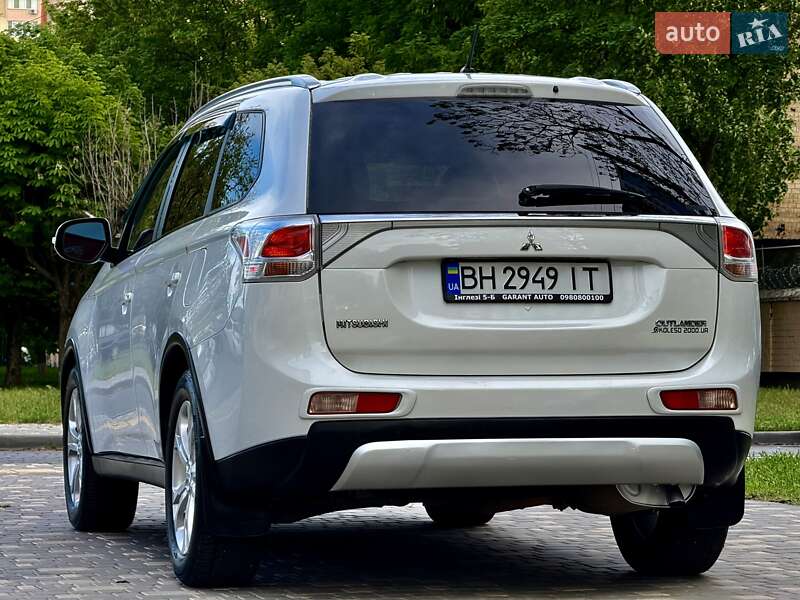 Позашляховик / Кросовер Mitsubishi Outlander 2015 в Одесі