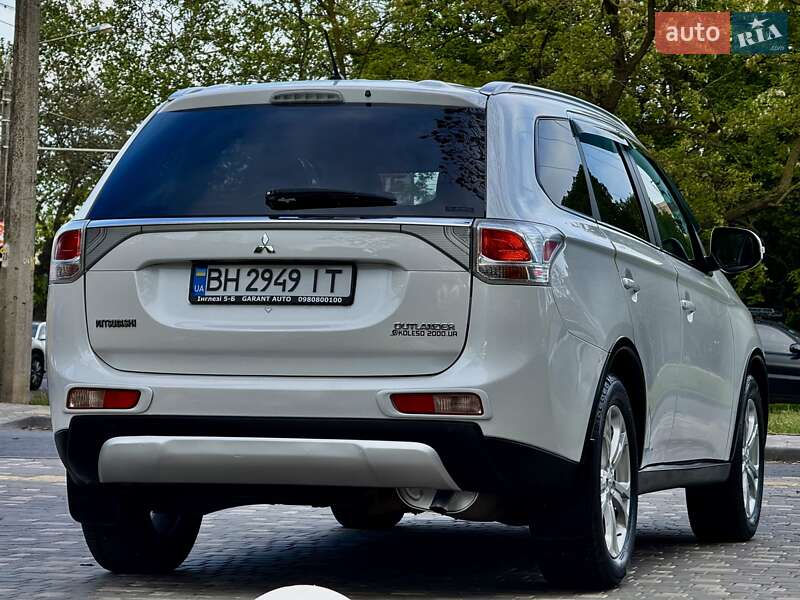 Позашляховик / Кросовер Mitsubishi Outlander 2015 в Одесі