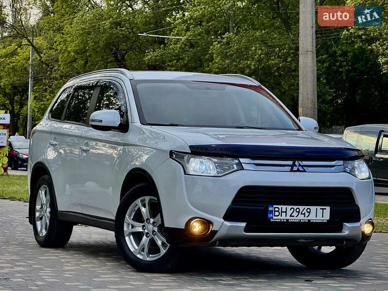 Позашляховик / Кросовер Mitsubishi Outlander 2015 в Одесі