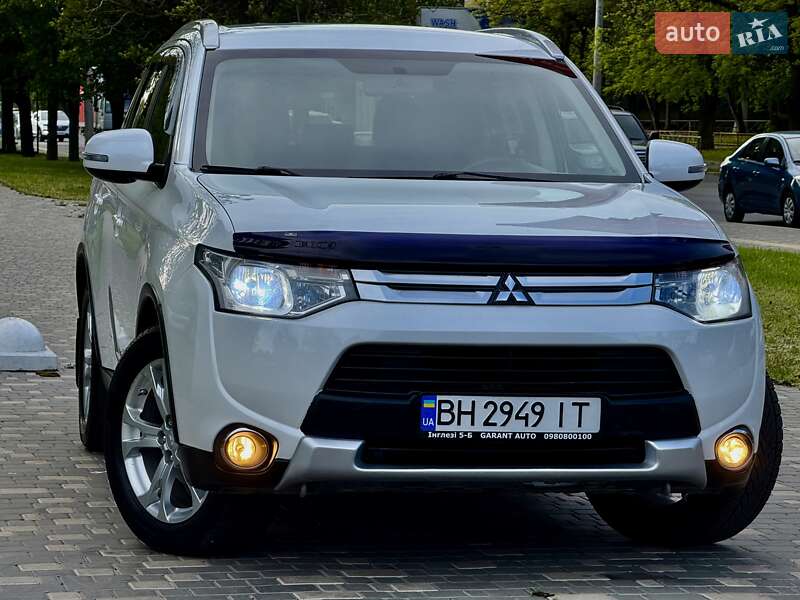 Позашляховик / Кросовер Mitsubishi Outlander 2015 в Одесі