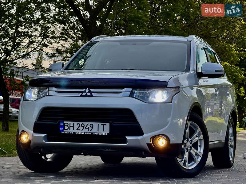 Позашляховик / Кросовер Mitsubishi Outlander 2015 в Одесі