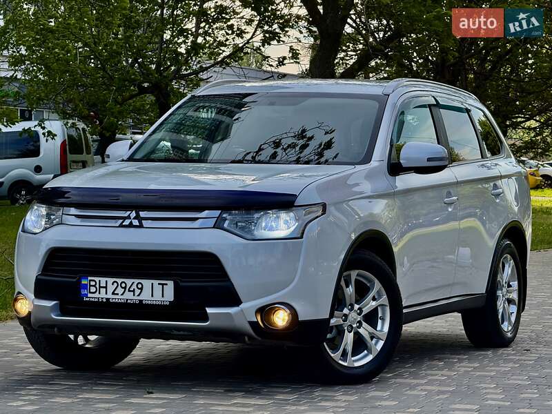 Позашляховик / Кросовер Mitsubishi Outlander 2015 в Одесі
