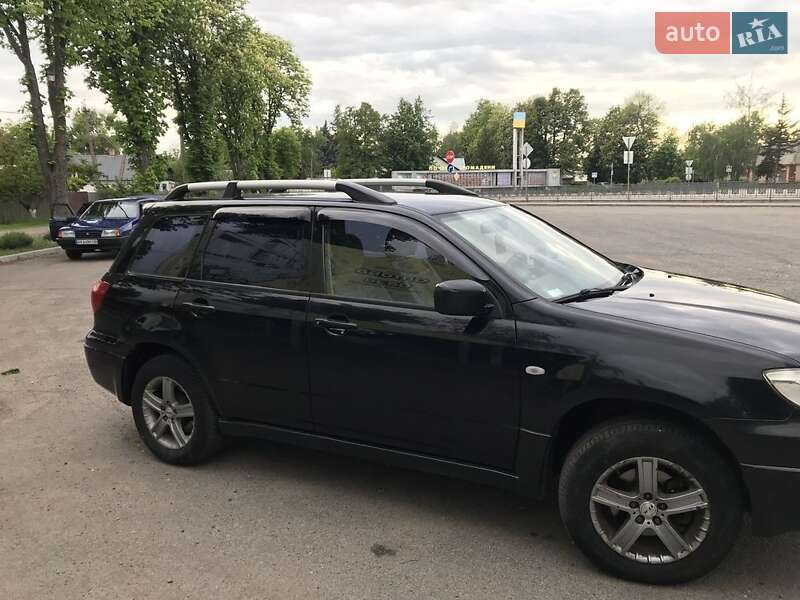 Позашляховик / Кросовер Mitsubishi Outlander 2005 в Первомайську