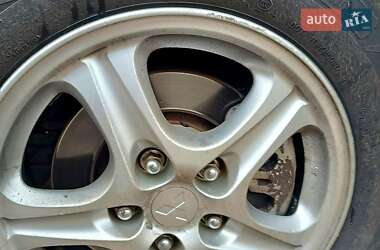 Позашляховик / Кросовер Mitsubishi Outlander 2004 в 