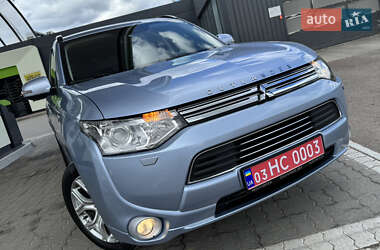Внедорожник / Кроссовер Mitsubishi Outlander 2014 в 
