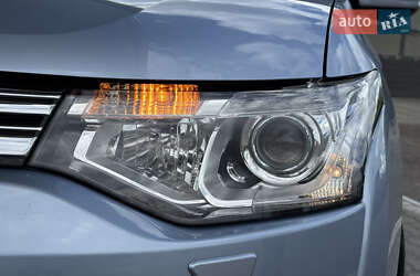 Внедорожник / Кроссовер Mitsubishi Outlander 2014 в 