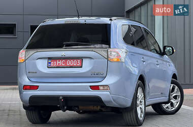 Внедорожник / Кроссовер Mitsubishi Outlander 2014 в 