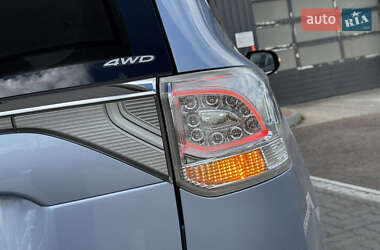 Внедорожник / Кроссовер Mitsubishi Outlander 2014 в 