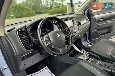 Внедорожник / Кроссовер Mitsubishi Outlander 2014 в 