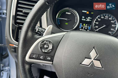 Внедорожник / Кроссовер Mitsubishi Outlander 2014 в 