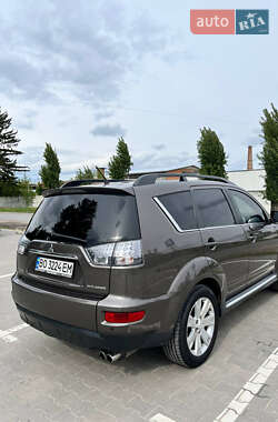 Позашляховик / Кросовер Mitsubishi Outlander 2011 в 