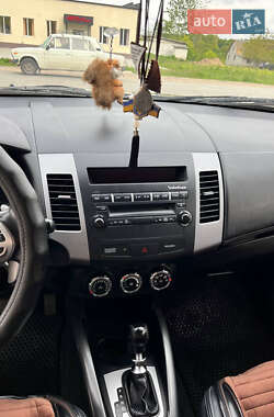 Позашляховик / Кросовер Mitsubishi Outlander 2011 в 