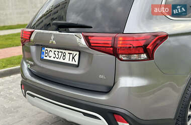 Внедорожник / Кроссовер Mitsubishi Outlander 2020 в 