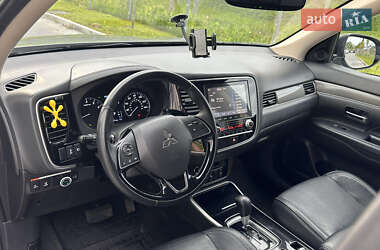 Внедорожник / Кроссовер Mitsubishi Outlander 2020 в 