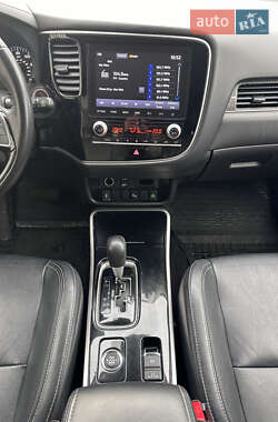 Внедорожник / Кроссовер Mitsubishi Outlander 2020 в 