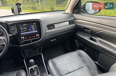 Внедорожник / Кроссовер Mitsubishi Outlander 2020 в 