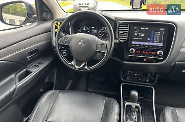 Внедорожник / Кроссовер Mitsubishi Outlander 2020 в 