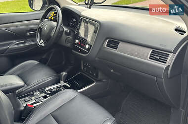 Внедорожник / Кроссовер Mitsubishi Outlander 2020 в 