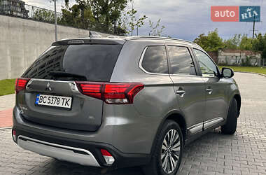 Внедорожник / Кроссовер Mitsubishi Outlander 2020 в 