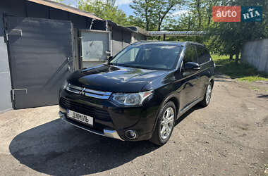 Внедорожник / Кроссовер Mitsubishi Outlander 2014 в Киеве