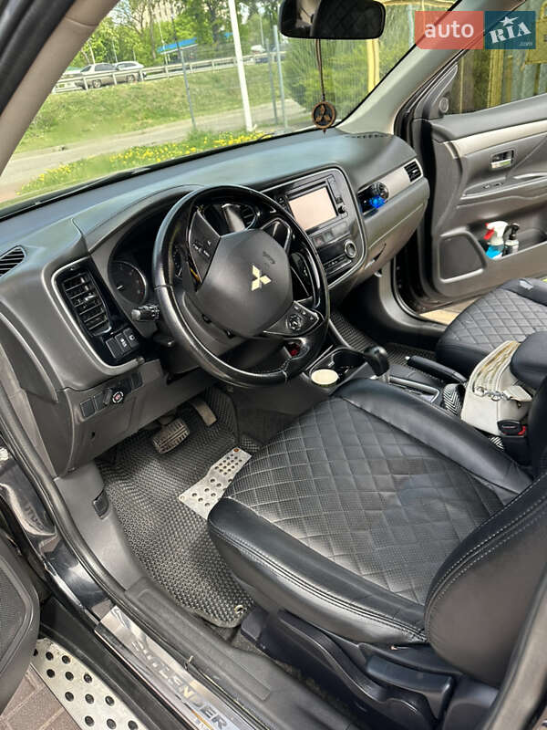 Позашляховик / Кросовер Mitsubishi Outlander 2015 в Полтаві