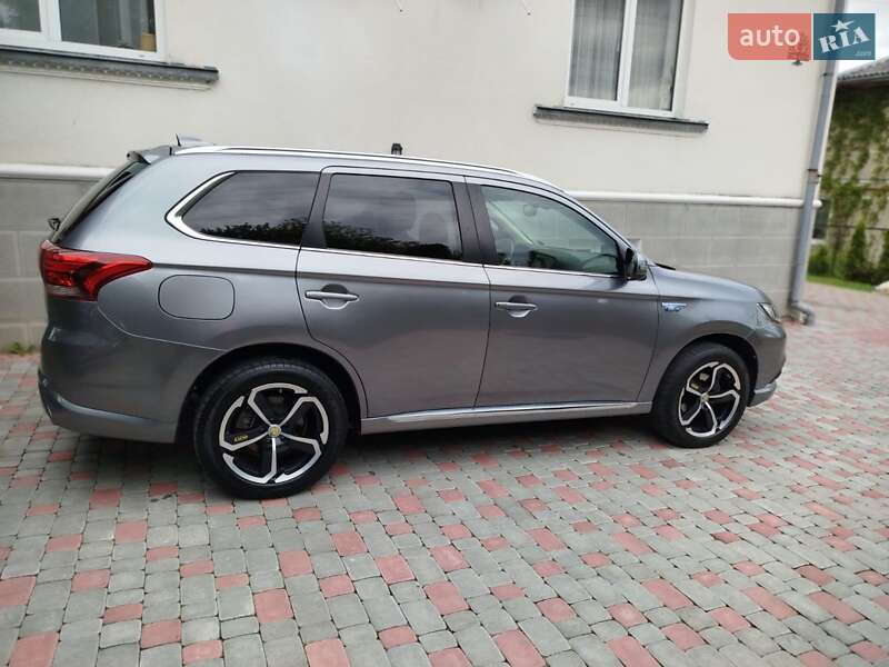Позашляховик / Кросовер Mitsubishi Outlander 2018 в Тернополі