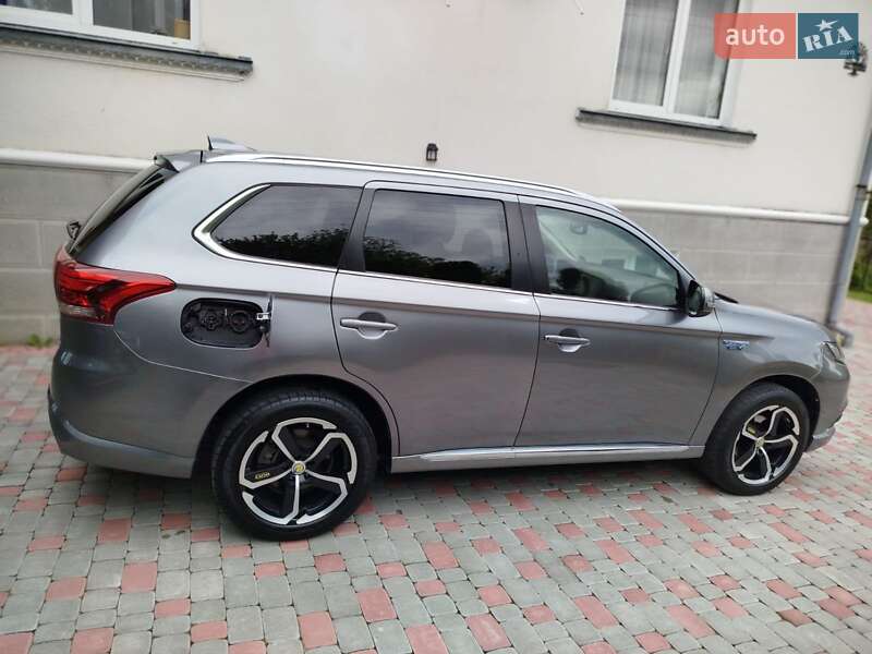 Позашляховик / Кросовер Mitsubishi Outlander 2018 в Тернополі