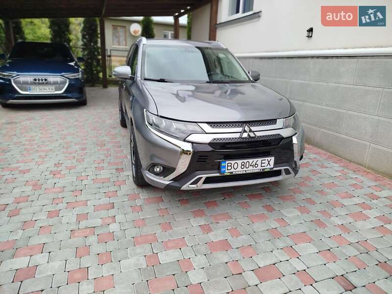 Позашляховик / Кросовер Mitsubishi Outlander 2018 в Тернополі