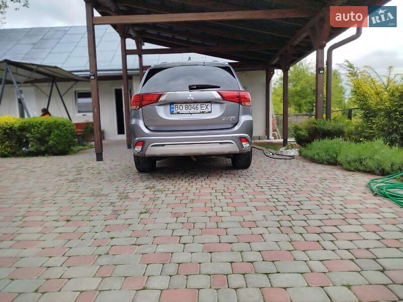 Позашляховик / Кросовер Mitsubishi Outlander 2018 в Тернополі