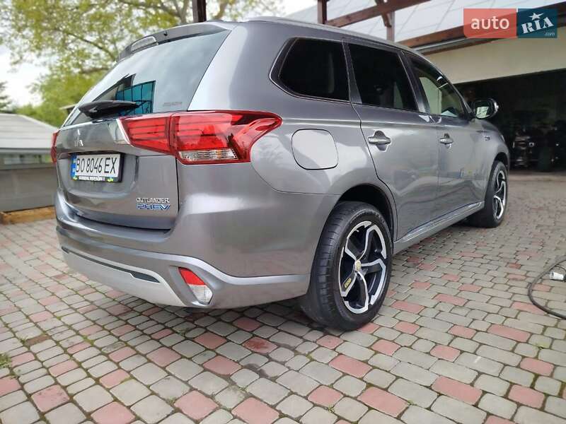 Позашляховик / Кросовер Mitsubishi Outlander 2018 в Тернополі
